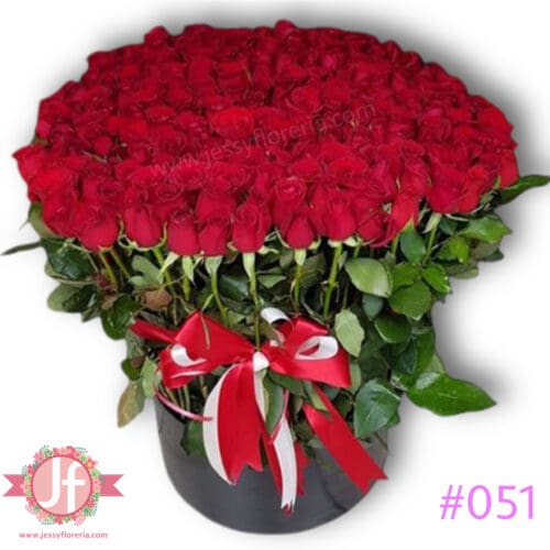 051-Caja de 150 rosas